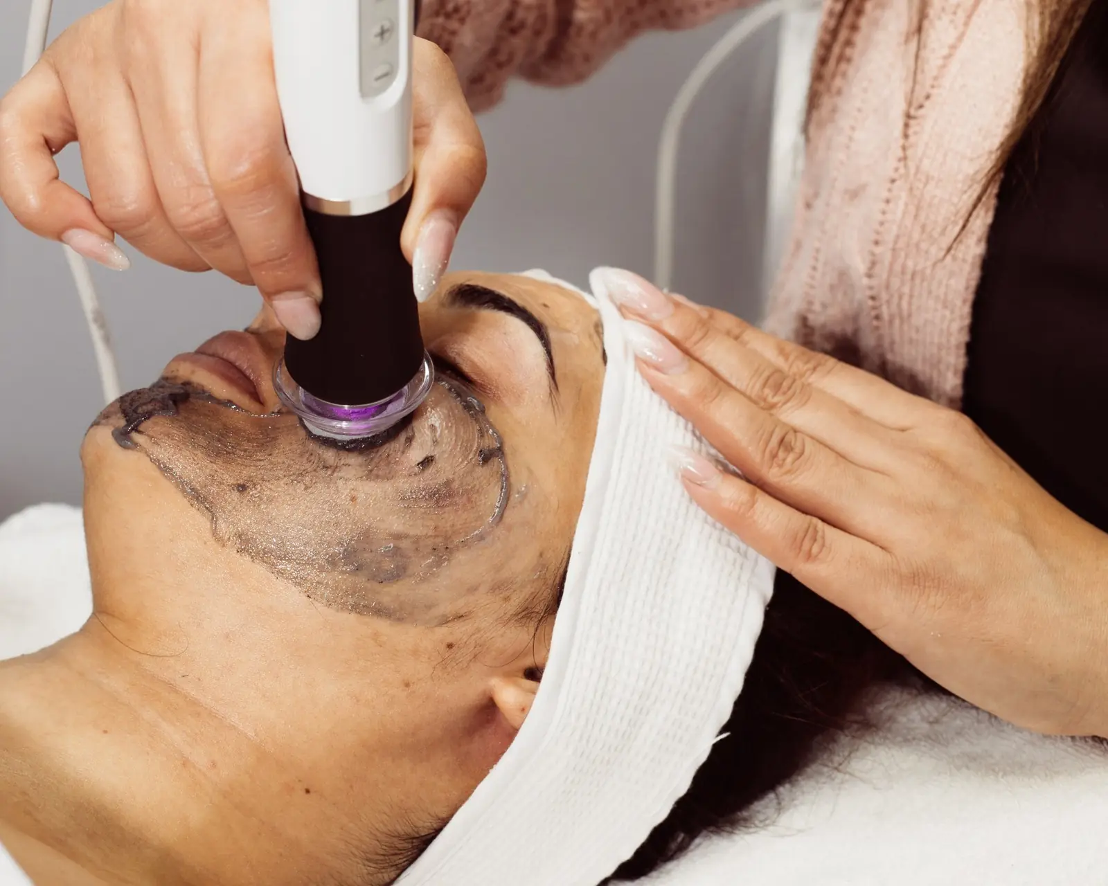 Non-Invasive Structural Skin Tightening at Skinholic Aesthetics & Laser in Surrey.