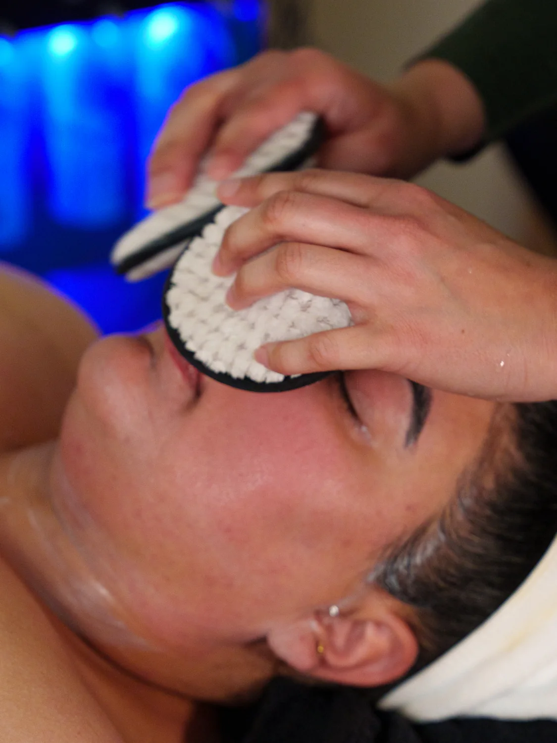 A HydraFacial in progress at Skinholic Aesthetics & Laser, Surrey.